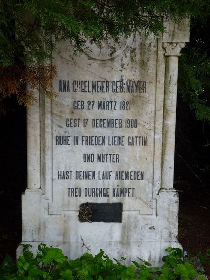 schon etwas speziell, schreibfehler auf dem grabstein, friedhof von nueva helvecia.