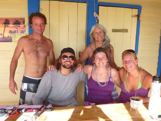 surf schule laura, chillsurfer peco, doktor kite pal, ana (vorne), surflegende laura, anke supermausi.