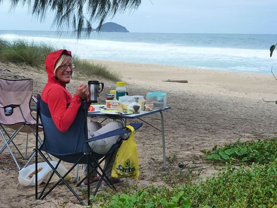 regnerischer empfang am praia mocambique.