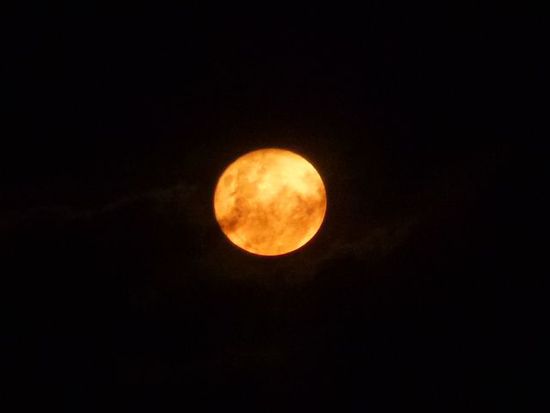 der vollmond ist immer wieder ein erlebnis, vor allem an lichtfreien plaetzen wie auf der spaerlich besiedelten ilha do mel.