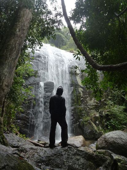 cachoeira tres tombas, regen von allen seiten fast wie auf der wildwasserbahn.