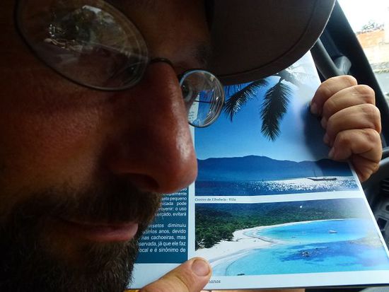 im prospekt sieht der praia castelanhos bei sonnenschein doch ganz nett aus.