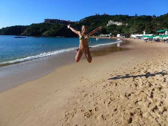 jetzt tummelt sich bereits die neue generation der highsociety am praia azeda.