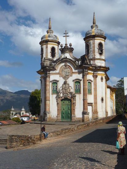 aleijandinhos meisterwerk, igreja da nossa senhora, wohlgemerkt arbeitete der kuenstler ohne haende und fuesse...