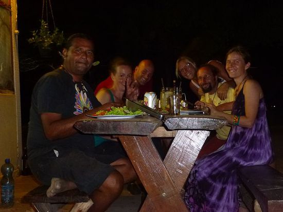 mirjam und marcello laden uns zum flussfischdinner ein, muito obrigado.