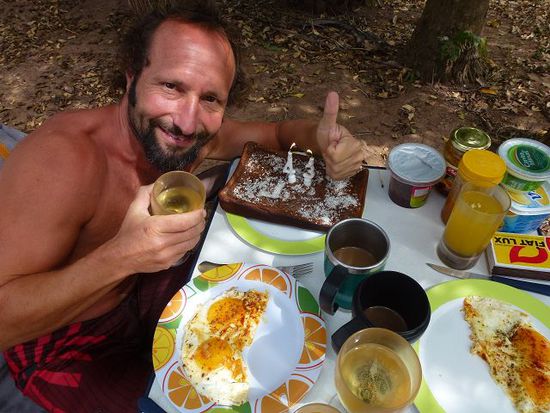 geburtstagsfruehstueck mit ankes schoggi-bananen-kuchen vom grill.