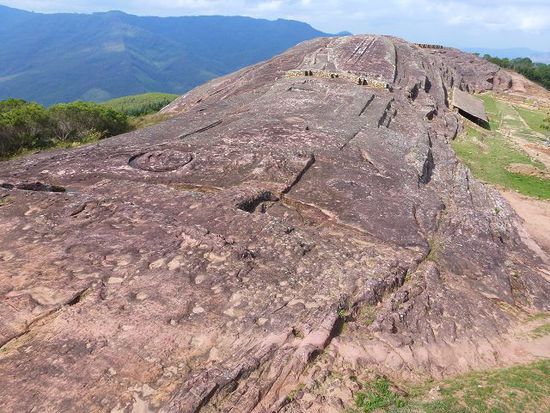 der mystisch gravierte fels von el fuerte, ufo landeplatz oder religoeses zentrum?