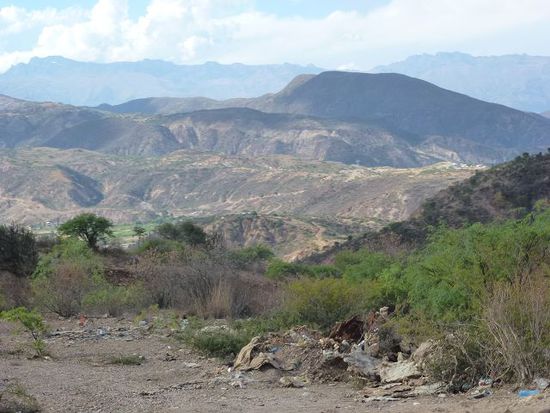das ist der andere schatten des landes, abfall ueberall, alles wird aus dem fenster geworfen oder grad sackweise entsorgt, bolivien ist bis jetzt das schmutzigste land auf unserer reise.