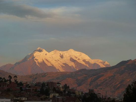 illimani 6439 m das wahrzeichen ist eigentlich immer wolkenlos, ausser wenn wir dorthin wandern.