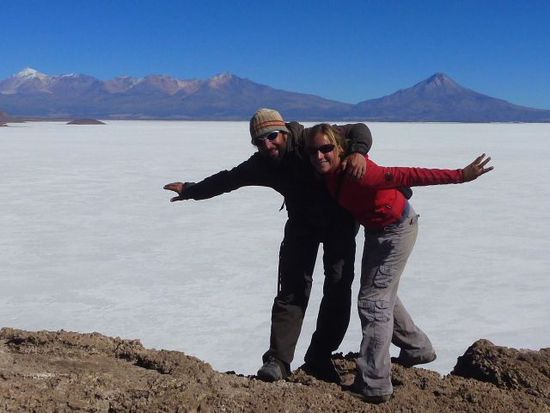 unerwarteter besuch in chile, eine insel im salar teilt die laender.