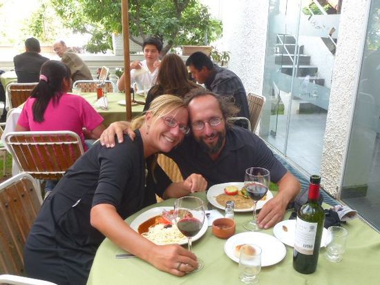 und das vor kurzen, luxusputzfrauenessen in sucre 2012...sehen wir noch gleich aus...