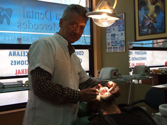 zahnarztbesuche in suedamerika sind immer ein erlebnis, diesen hier wuerden wir jedoch nicht empfehlen, das diplom dieses dentista war defintiv von der lotterie, ansonsten alle schick, sauber und guenstig.