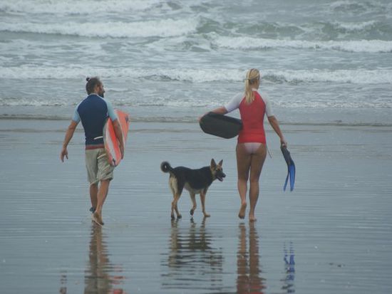 fuer ewig in erinnerung, unsere zeit in canoa, hier mit osa beim letzten surfride, aber wenn etwas zu ende geht, gibts platz fuer neue abenteuer...wir sind gespannt auf 2013.