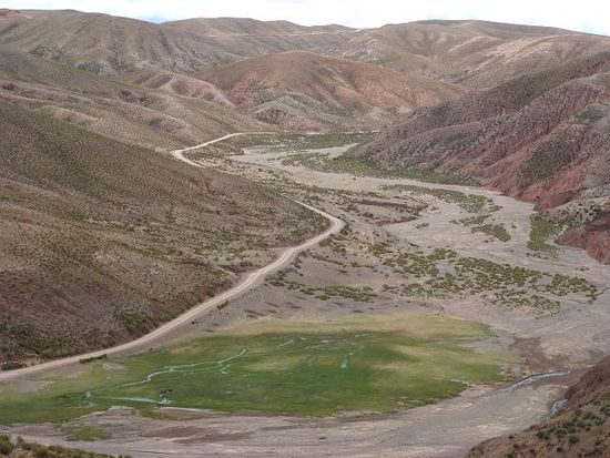 die strasse nach tupiza ist ebenso wahnsinnig wie die vorherige fahrt durch den altiplano.