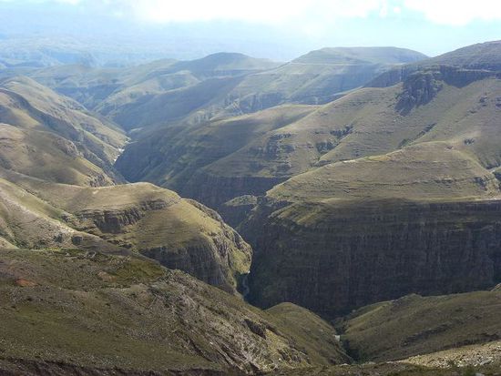wie solls auch anders in bolivien sein.... die strassen fuehren ueber berg u. tal nach tarija.