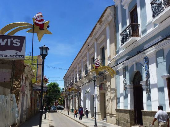 friediches lebendiges und gastfreundliches kolonialstaedtchen tarija.