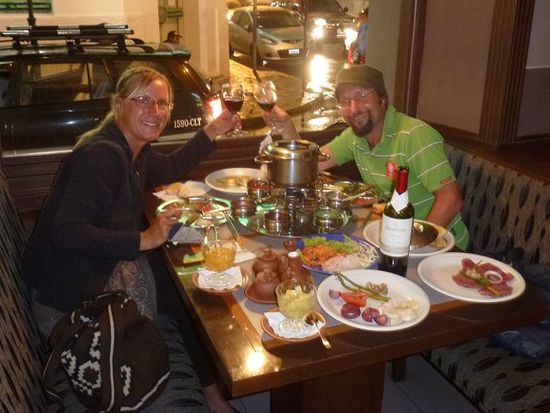 fast wie zuhause fondue bourgignonne, in bolivien sfr 10.00 fuer 2 personen.