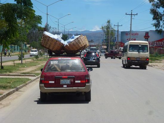 die weihnachtsvorbereitungen in bolivien laufen in den letzten stunden vor heilig abend an...chaos pur.
