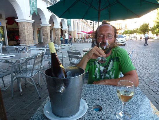 so stellten wir uns das vor, spaeter am abend einen feinen wein auf der schmucken plaza von salta...es sollte noch dauern...