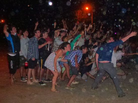 auf dem camping ging die post ab und wir schafften es spaeter in der disco bis um 6 am...fuehlten uns gleich 20 jahre juenger...