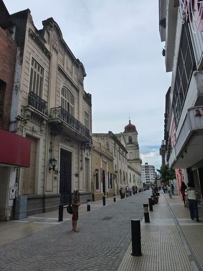 san miguel de tucuman, eine (fast) millionenstadt, aber zur ferienzeit und siestazeit sind wir fast alleine unterwegs.