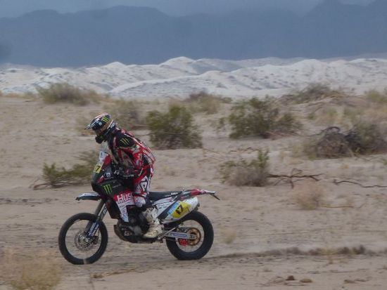 2 meter neben der villa venus faehrt der erste motorradfahrer vorbei, gerne parken wir eine duene weiter hinten.