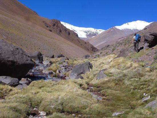 ueberall entspringen glasklare quellen aus den steinen, ein kleines paradies.