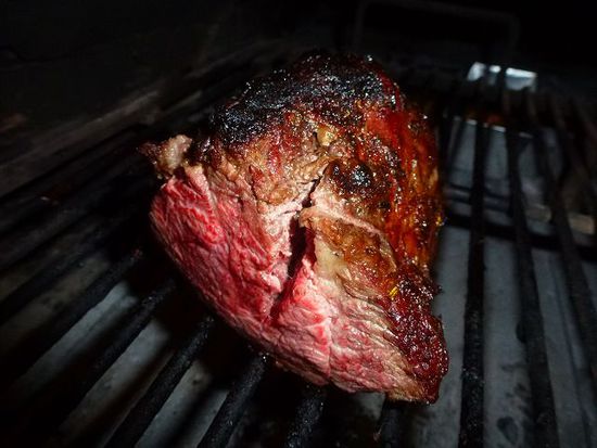 im steinofen von patrick wird das eh schon hervorragende fleisch zum kulinarischen meisterwerk.