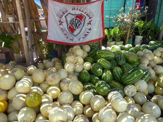 die melonen von san juan sind die besten der welt (typisch argentinien), aber sie wind wirklich hervorragend, vor allem in verbindung mit einem fussballclub (hier river)