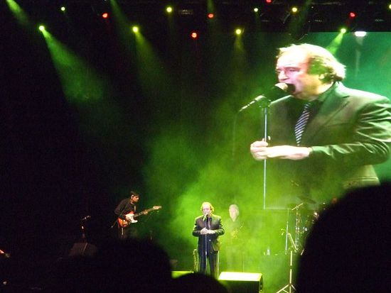 django schnulzenkoenig live auf der buehne. wir schunkeln beim tango gerne mit.