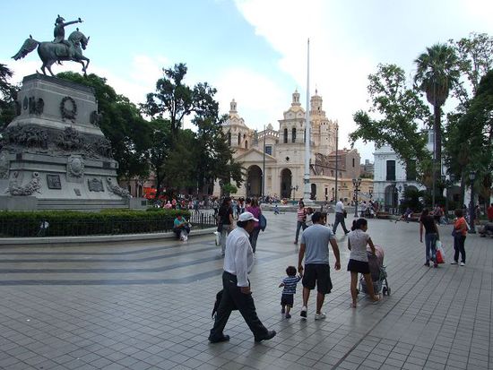 cordoba, schicke kolonialbauten und neue tempel, feine mischung in einer entspannten grossstadt.