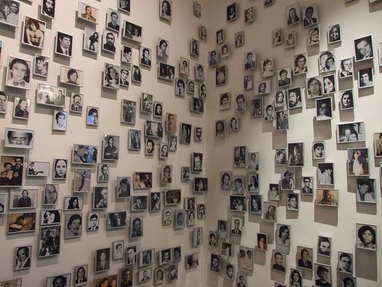 casa de la memoria erzaehlt eindruecklich von verschwundenen und ermordeten menschen aus der zeit der militaerdiktatur.