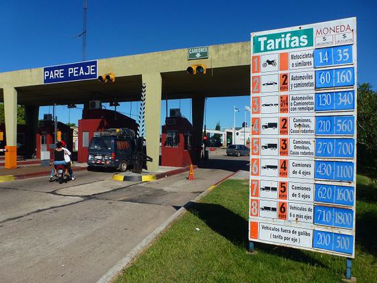ein letzter gruss aus argentinien, die grenzbruecke darf mit 12 franken berappt werden, die schweizer autobahnvignette von 2008 war leider nicht gueltig.