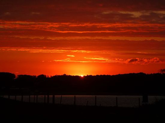 sonnenuntergang ueber der laguna garzon gehoert zum abendprogramm, das wir nie verpassen.