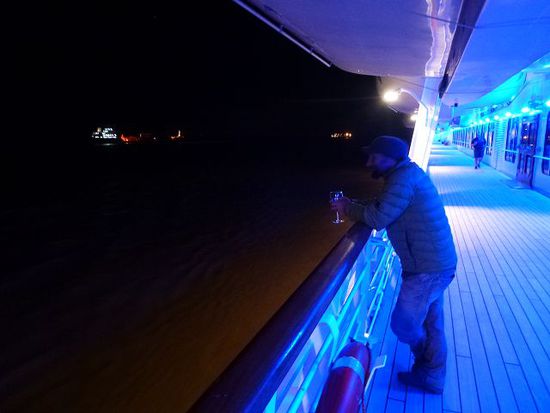 diese momente sind magisch, alleine bei nacht auf deck...wieso macht das eigentlich sonst keiner...wir wissen es nicht, aber wir sind froh darueber.