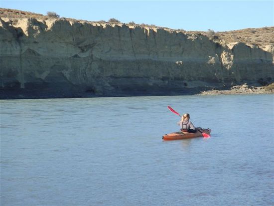mutig und mit vollgas mitten im fluss