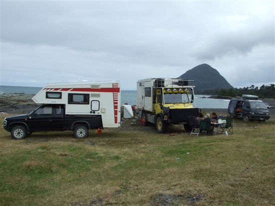 auswahl von reisemodellen, pick up camper netherlands, jürgen unimog u. unsere villa venus... trotz grössen unterschied fühlt sie sich wohl....