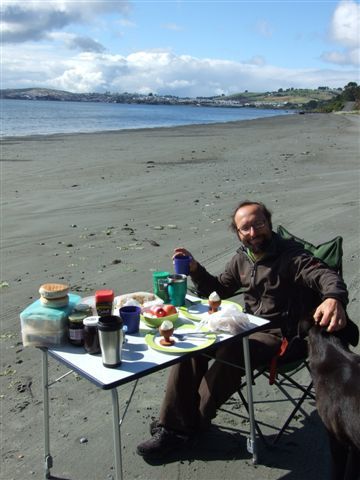ein adios von chiloe mit der einweihung unserer neuen mapuche eierbecher aus holz.