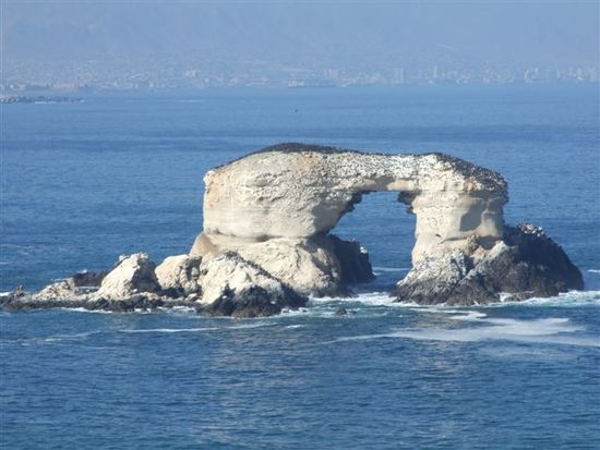 monumento national la portada - das schwarze oben sind alles vögel.