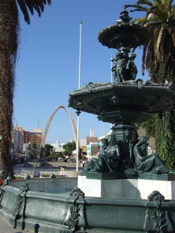 erster stop in peru - tacna mit dem brunnen von gustav eiffel - ja der mit dem turm!