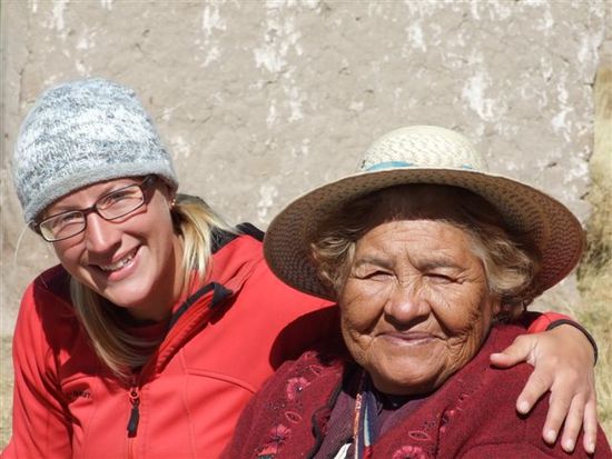 senora flores 75 jahre fit, munter, spontan und unterhaltend.