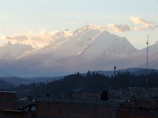 ausblick vom hostel auf den huascaran 6730 m.