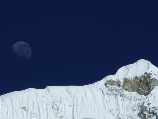 der mond sagt adios, wir auch.