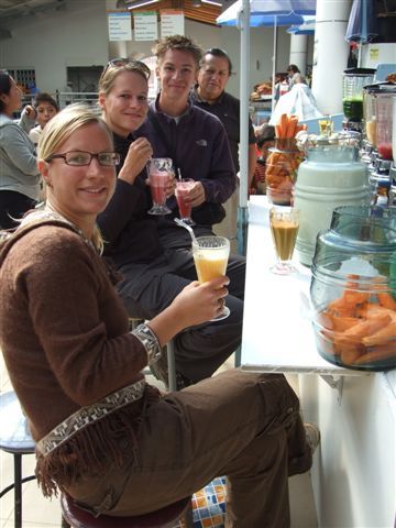 fruchtsaft zum desayuno mit tim und susan.
