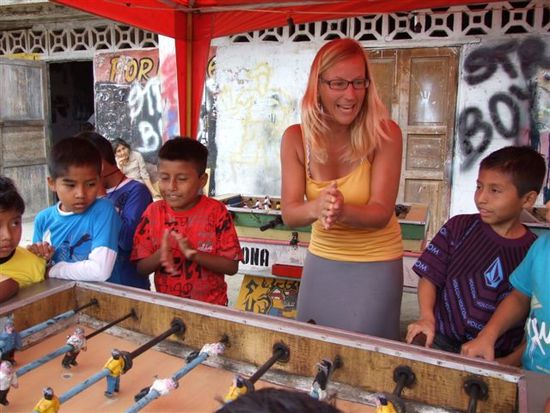 anke skort einen treffer, die ninos sind begeistert von der blonden mitspielerin.