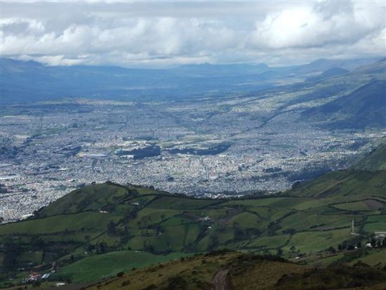 quito - nur ein kleiner teil von der riesigen grünen hauptstadt