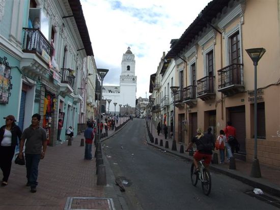 anke strampelt durch quito's gassen.