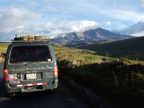 chimborazo freut sich auf unsere ankunft und lässt die nebelhüllen fallen.