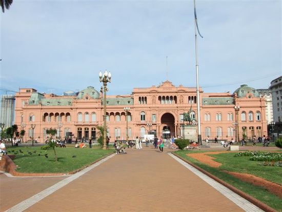 man beachte den balkon der casa rosada ohne evita.
