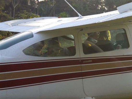 ankunft im nussschalenflieger.